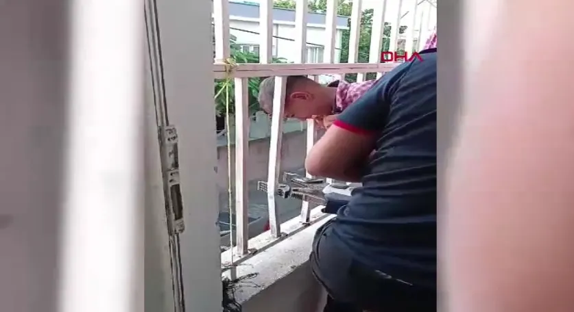 Kafasını balkon korkuluğuna sıkıştıran afacanı itfaiye kurtardı