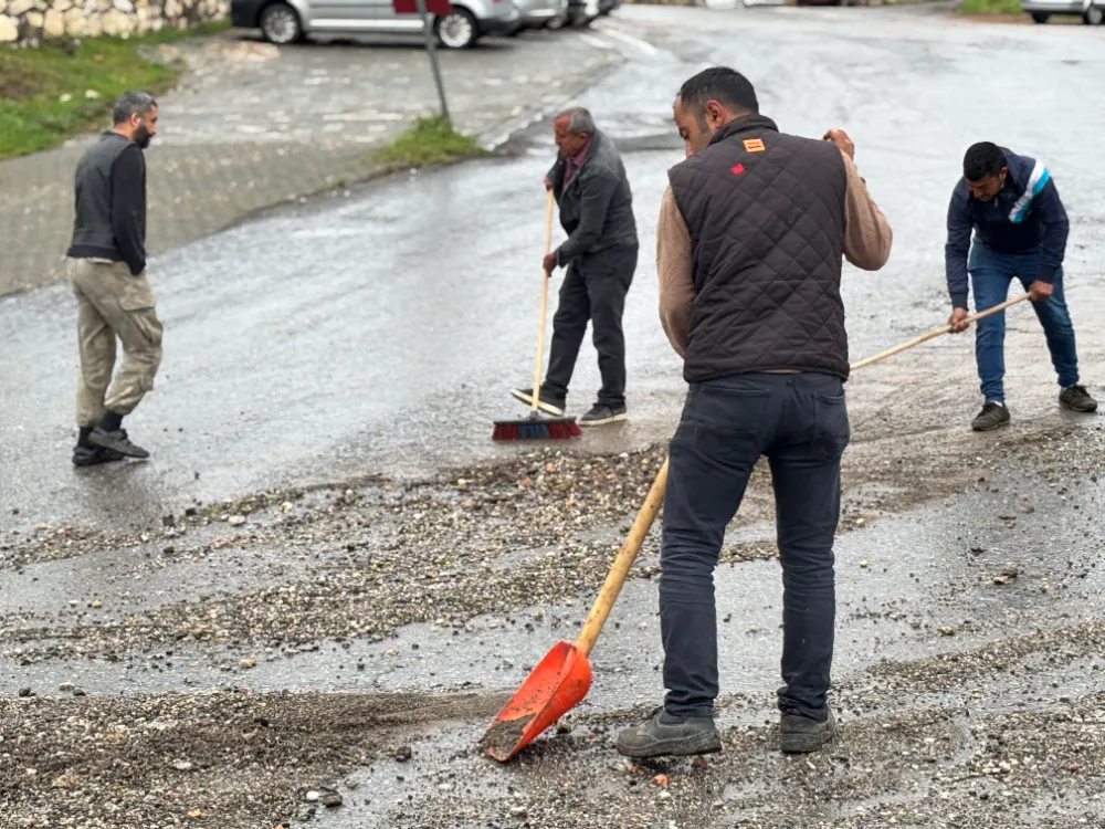 Arapgir’de Dolu ve Sel Sonrası Cadde ve Sokaklar Temizlendi