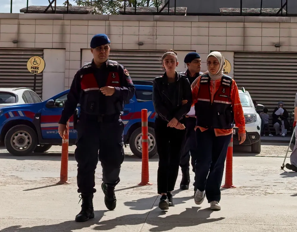 Firari hükümlü kadın, saklandığı evde yakalandı