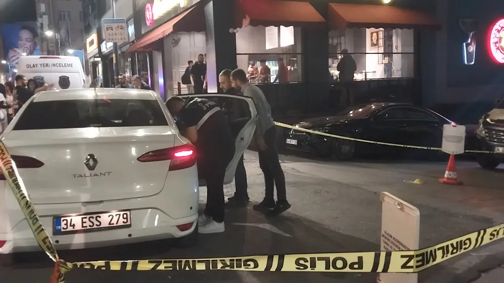 Beşiktaş’ta park yerinden çıkan otomobile silahlı saldırı