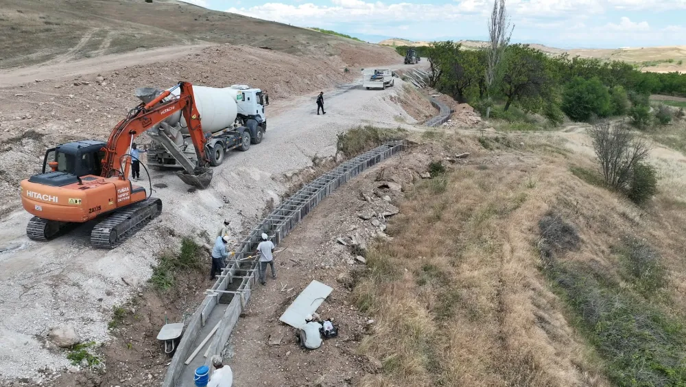  Malatya B.B. Çayırköy Mahallesi’ne Açık Sistem Sulama Kanalı Yapıyor
