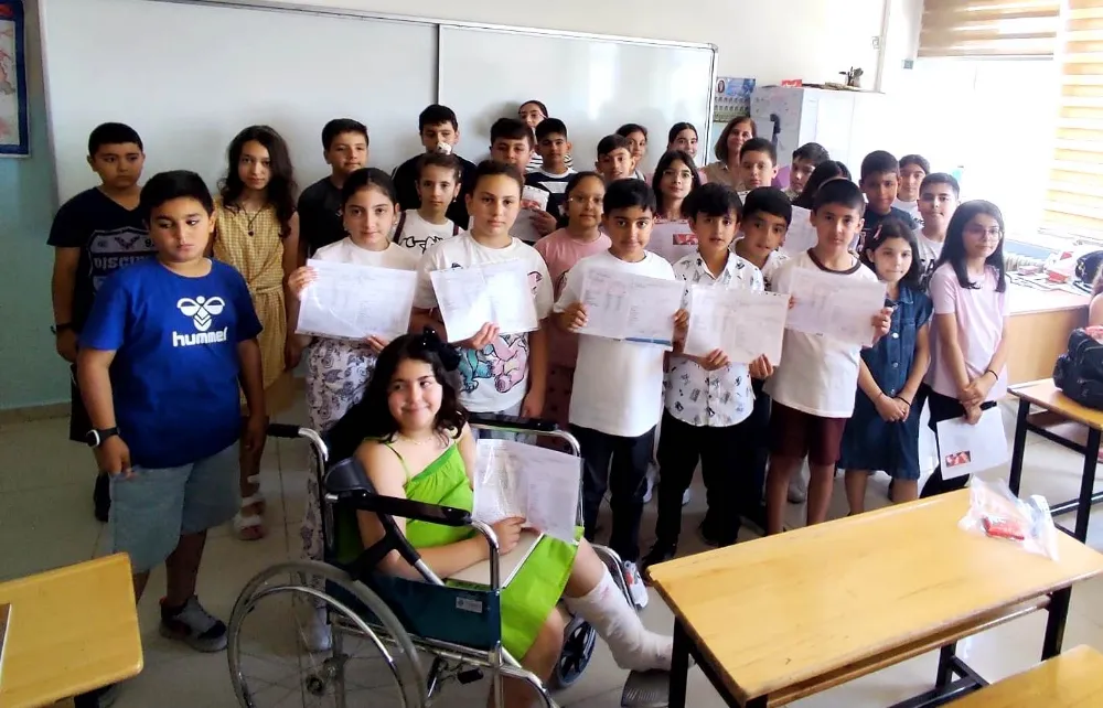 Özalper İlköğretim Okulu Öğrencilerinden Mezuniyet Töreni