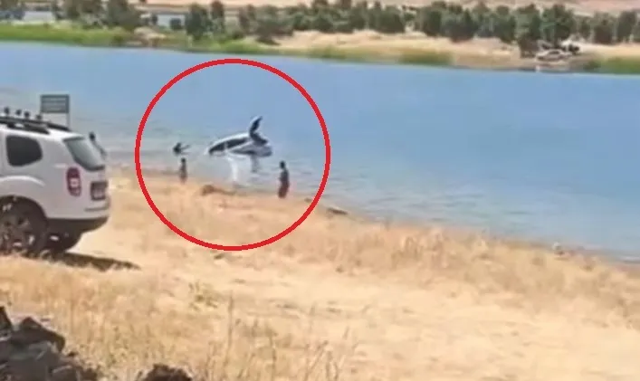 Park halindeki otomobil baraja düştü