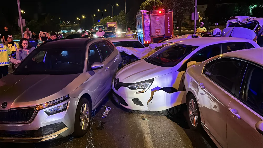 Kütahya’da zincirleme trafik kazası; 2’si ağır 6 yaralı