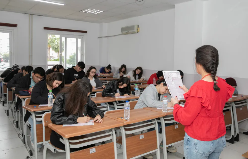 Mersin Büyükşehir Kurs Merkezleri, gençlerin lise hayallerine ışık tuttu