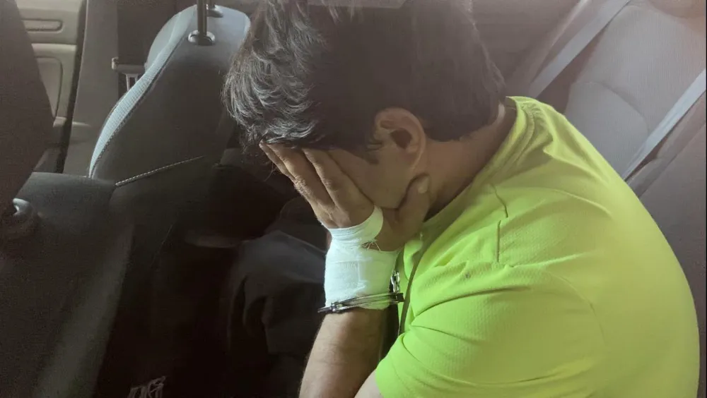Tartıştığı sevgilisini boğazını keserek öldürdü
