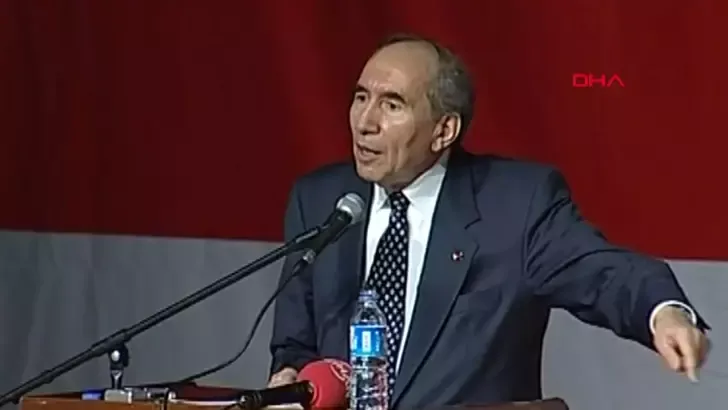 CHP Eski Genelbaşkanı Altan Öymen hayatını kaybetti 