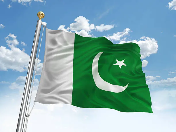 Pakistan’da bina çöktü : 5 ölü