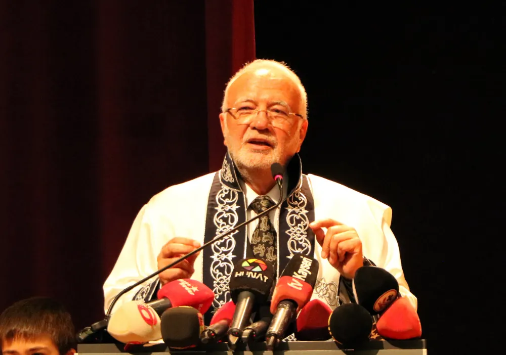 AK Parti’li Elitaş: Bilgiye ulaşmak o kadar kolay ki, cebinizde dünyayı taşıyorsunuz