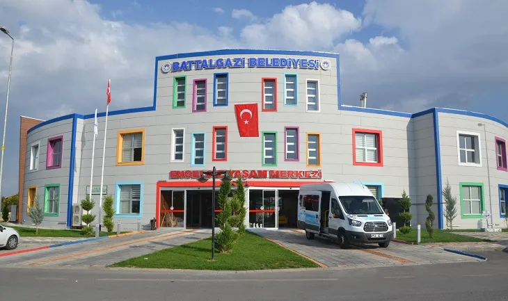 Battalgazi Engelsiz Yaşam Merkezi’nde Hayvanlarla Rehabilitasyon Başladı