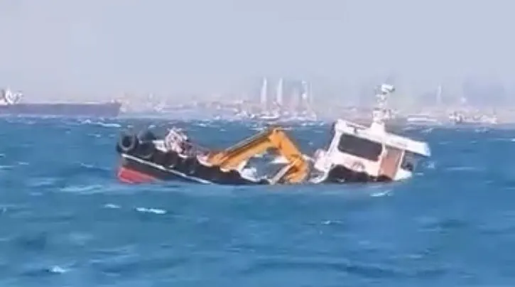 Zeytinburnu’nda alabora olan tekne battı: 4 kişi kurtarıldı