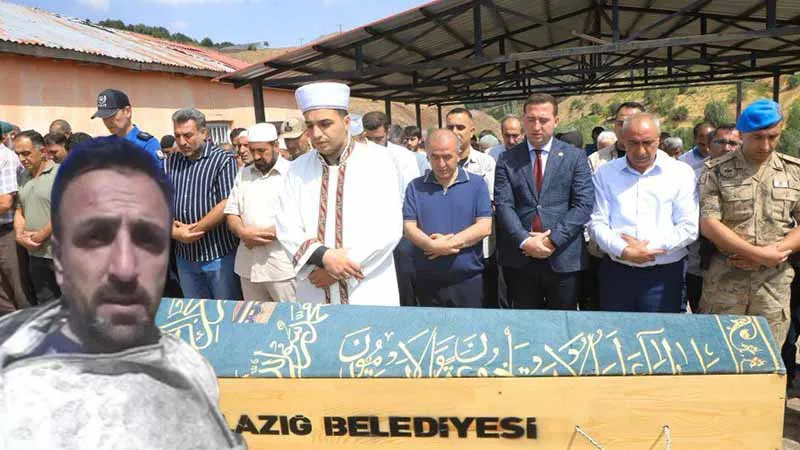 Elazığ’da maden ocağındaki göçükte ölen işçi, son yolculuğuna uğurlandı