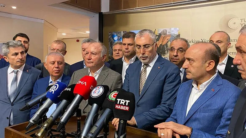 Kamuda çalışan 600 bin işçiyi ilgilendiren zam görüşmelerinde protokol imzalandı