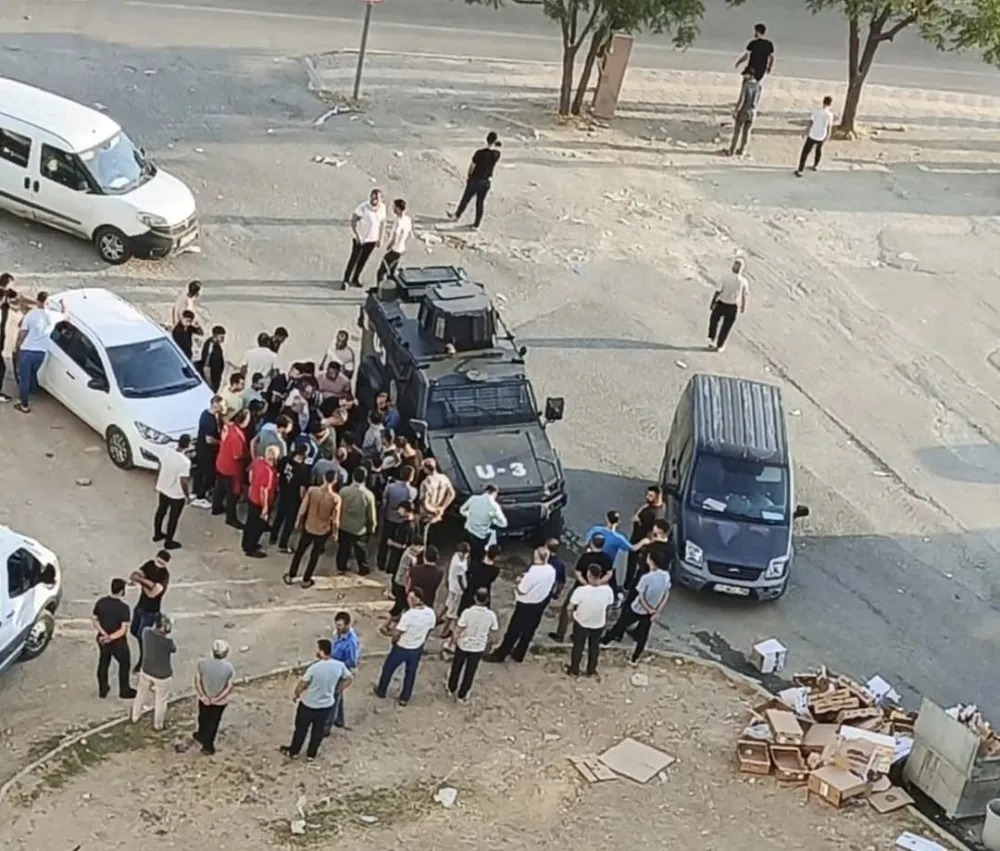 Durakta beklerken uğradığı silahlı saldırıda öldürüldü