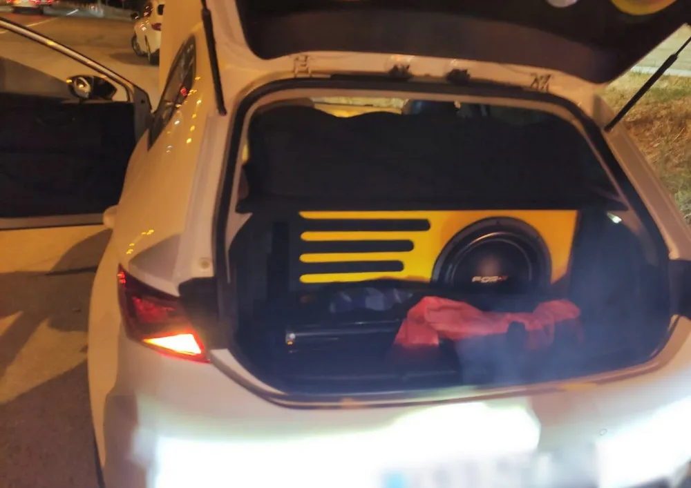 Abartı egzoz ve ses cihazı bulunan araç trafikten men edildi