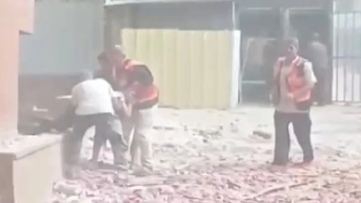İsrail,Gazze’deki Nasser Hastanesi’ne saldırdı : 20 ölü