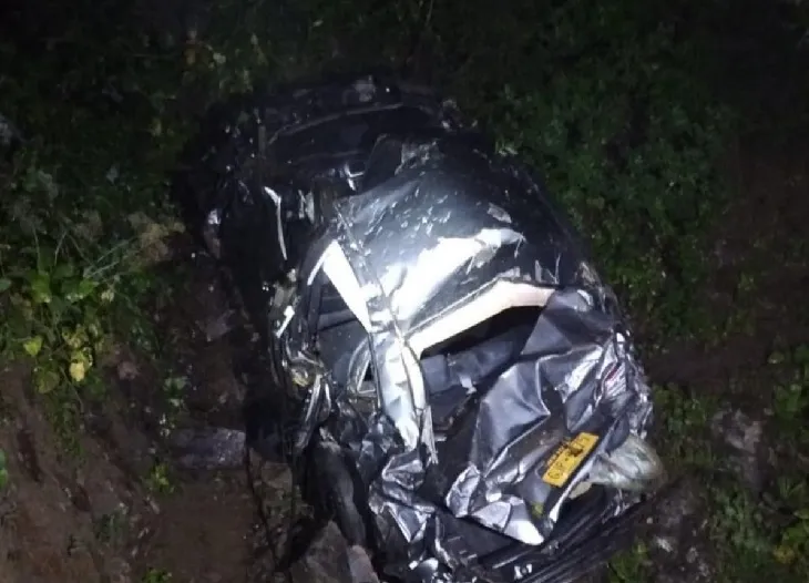 Yayladan dönüş yolunda otomobil uçuruma yuvarlandı; aynı aileden 3 ölü, 1 yaralı