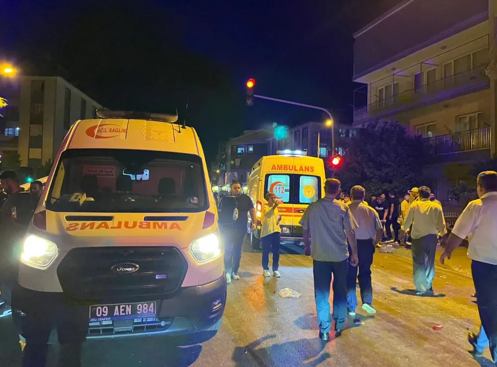 Aydın’da otomobil ile yolcu minibüsü çarpıştı :11 yaralı