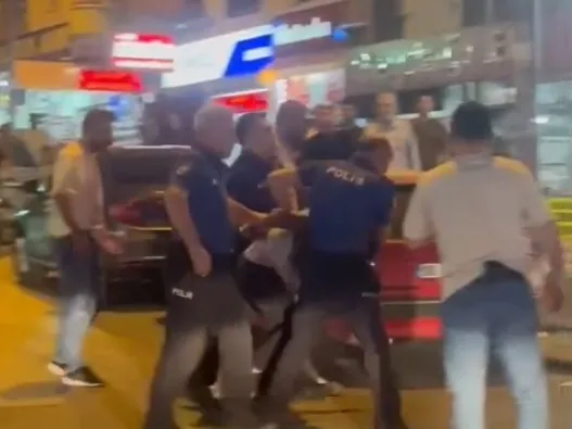 Kesici aletle ambulansa saldıran şehir magandaları gözaltına alındı
