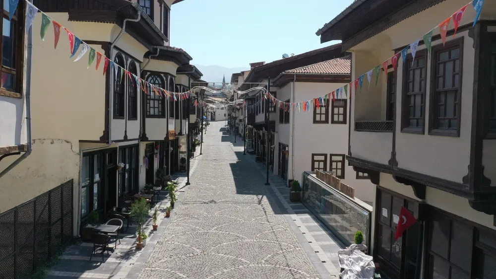 Yeşilyurt’ta Tarihi Tescilli Konaklar Aslına Uygun Restore Edilecek