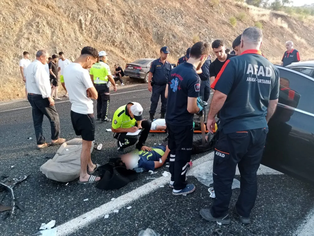 Elazığ’da otomobiller çapıştı: 1’i ağır, 6 yaralı
