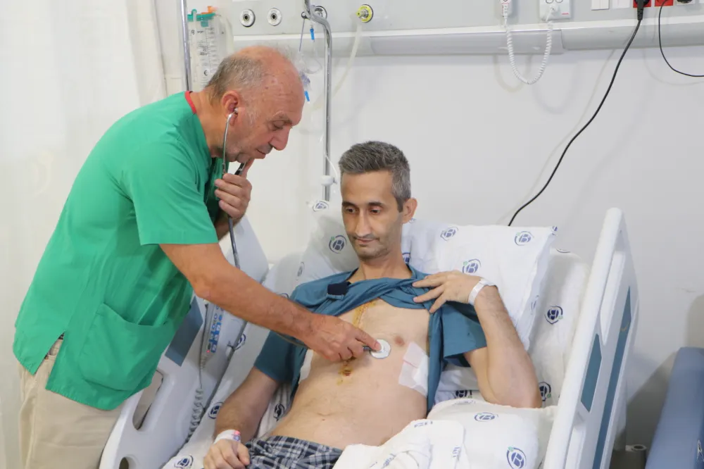 Kalbindeki balonlaşma nedeniyle 3’üncü kez ameliyat olan dünyadaki ilk hasta oldu