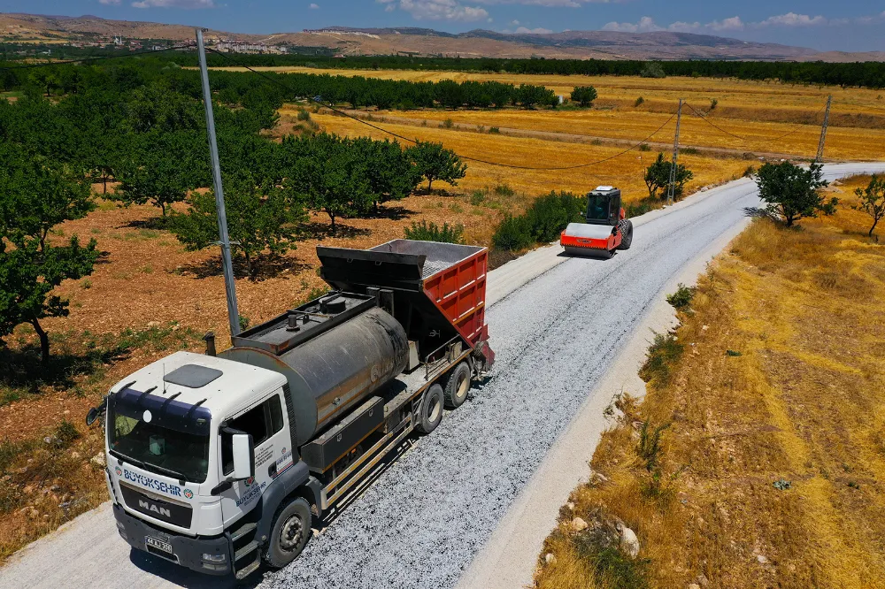 Malatya’da kırsalda tüm yollar onarılıp asfaltlanıyor