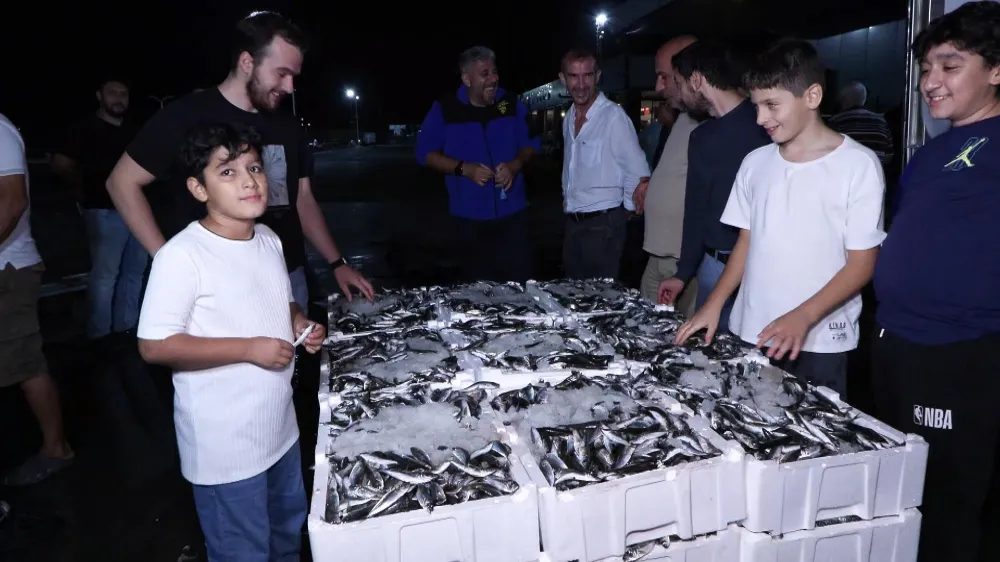 Balıkçılar sezonun ilk avından döndü ‘İstavrit bol, hamsiden umut yok