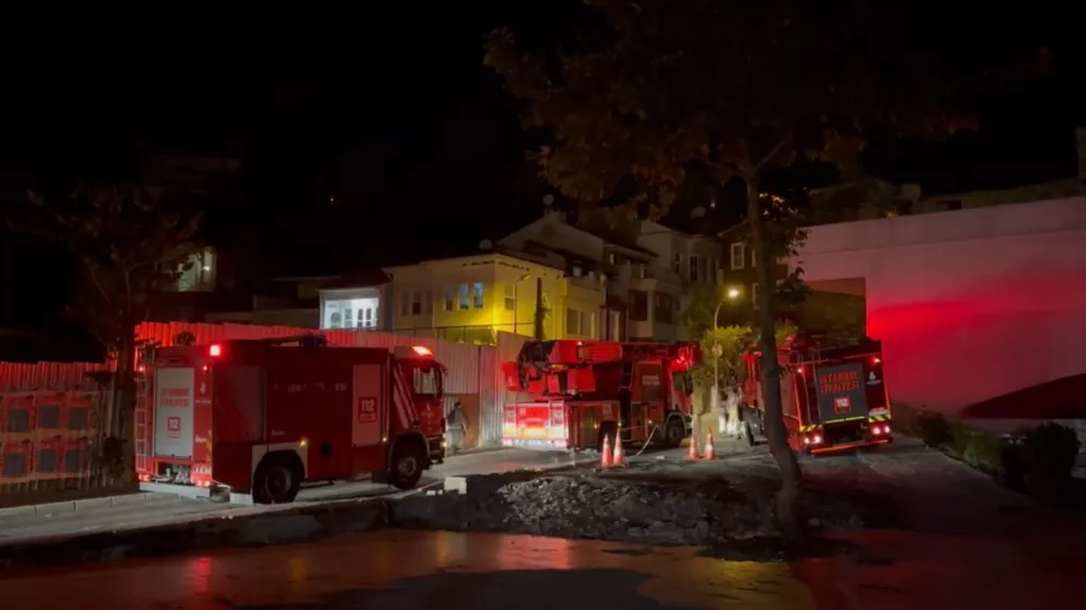Sarıyer’de, otelin elektrik panosundaki yangın söndürüldü