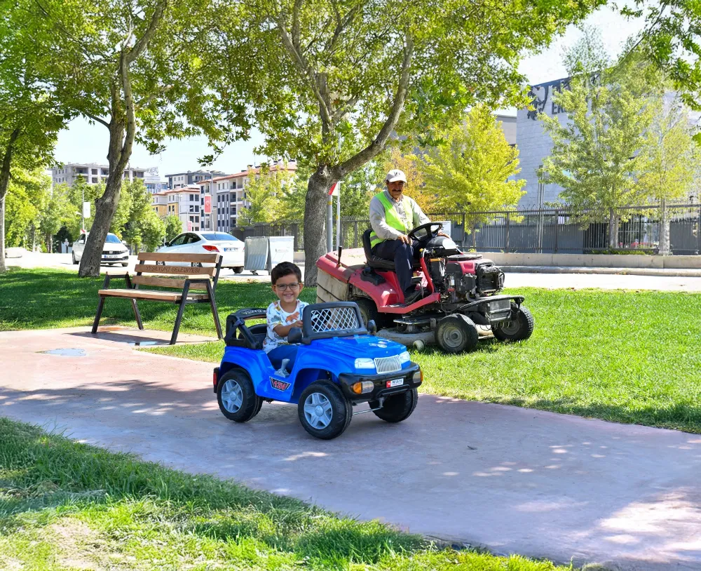 Yeşilyurt Belediyesi,parkları yenileyerek modern bir yaşam alanına dönüştürüyor
