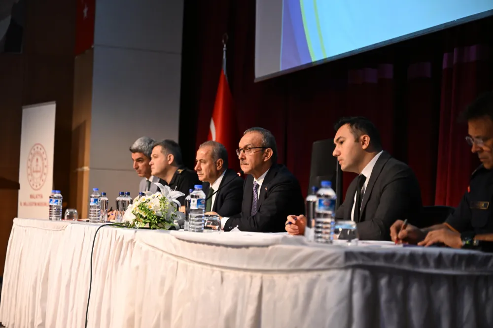 Vali Yavuz ,Okul Güvenliği ve Servis Hizmetleri Toplantısına Başkanlık Etti