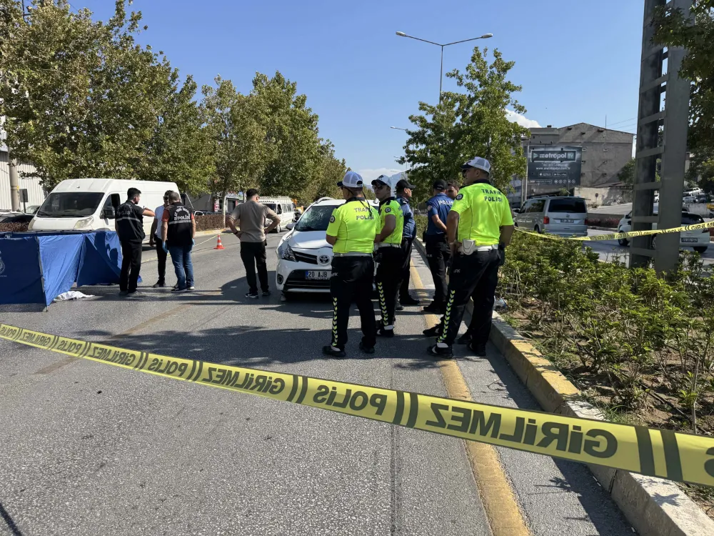 Otobüsten inip karşıya geçerken otomobilin çarptığı kadın öldü