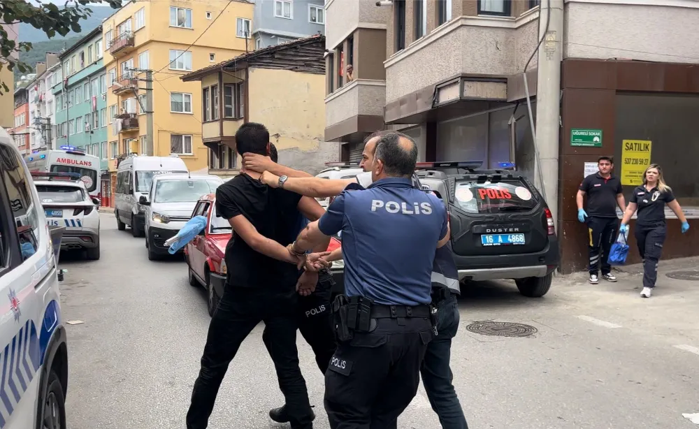 Aile içi kavga ihbarına giden polislerden birini köpek, diğerini ise sahibi ısırdı