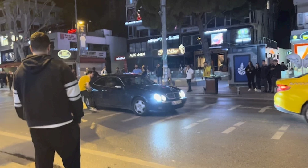 Bağdat Caddesi’nde Galatasaray Taraftarlarının Araçlarına Saldırı