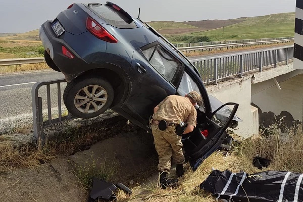 Diyarbakır’da otomobiller çarpıştı: 1 ölü, 3 ağır yaralı