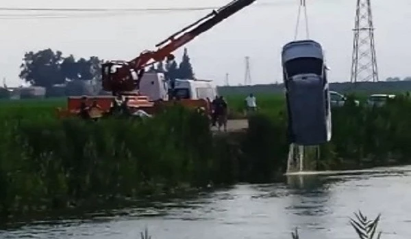 Sulama Kanalına Düşen Minibüsteki Üç Kişi Hayatını Kaybetti